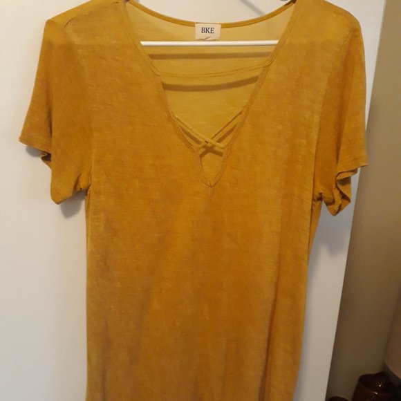BKE Crisscross Strap V Neck Womens Tee Solid Mustard Yellow Color Size M - Picture 1 of 4